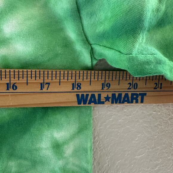 Bucees St Patricks Day T Shirt Size M Green Short Sleeve NEW - Picture 5 of 6